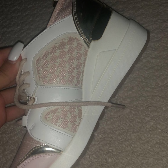 Kids pink Michael kors shoes - Picture 3 of 5